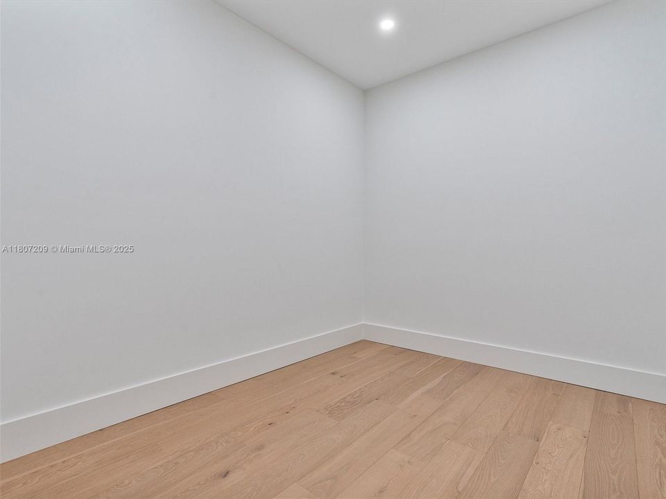 Recently Rented: $14,900 (4 beds, 4 baths, 3375 Square Feet)