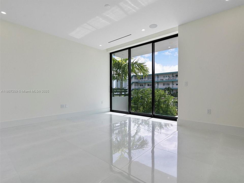 Recently Rented: $14,900 (4 beds, 4 baths, 3375 Square Feet)