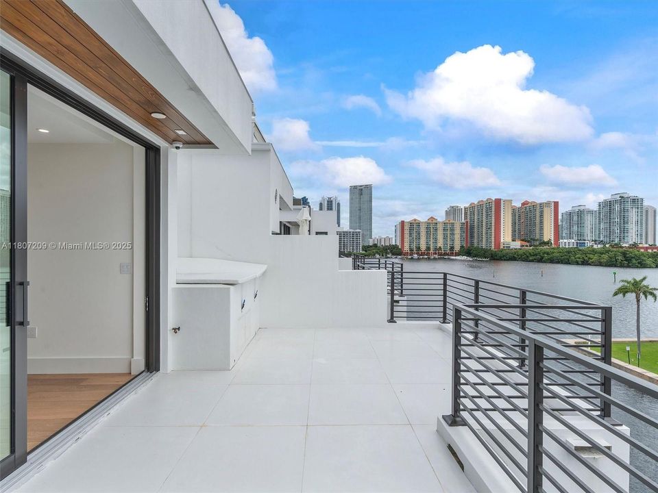 Recently Rented: $14,900 (4 beds, 4 baths, 3375 Square Feet)