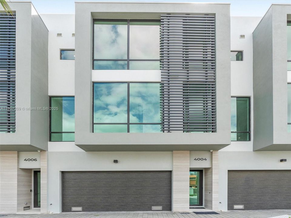 Recently Rented: $14,900 (4 beds, 4 baths, 3375 Square Feet)