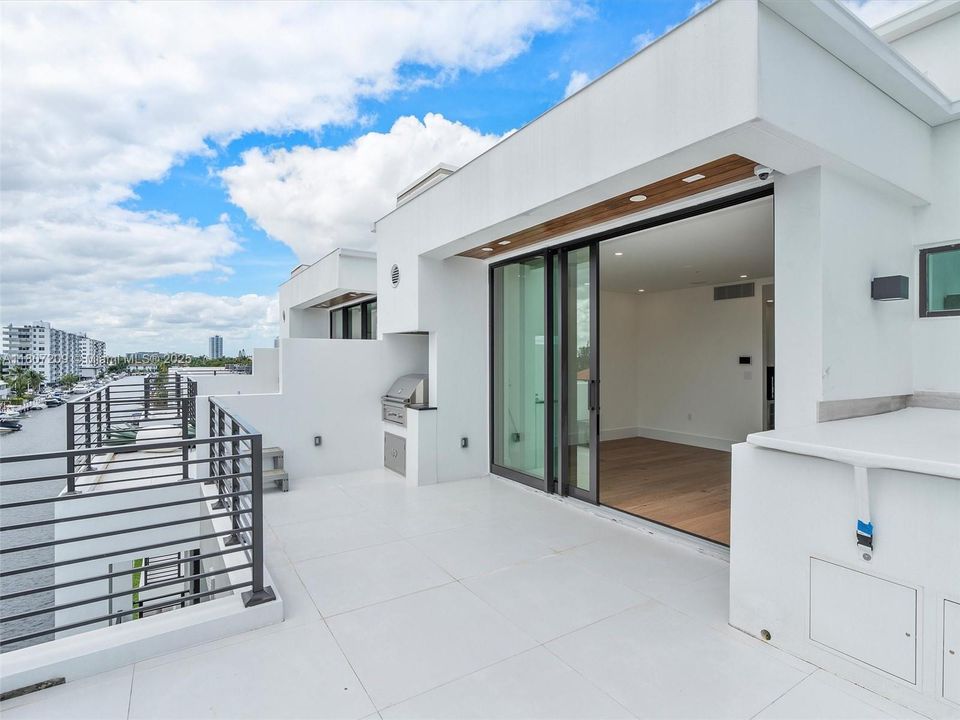 Recently Rented: $14,900 (4 beds, 4 baths, 3375 Square Feet)