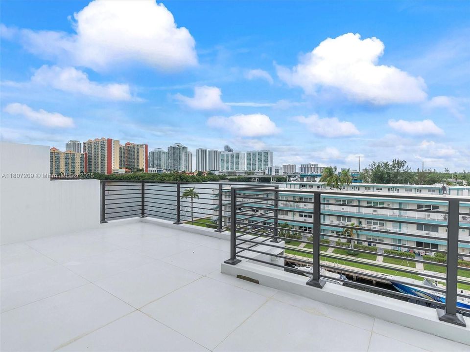 Recently Rented: $14,900 (4 beds, 4 baths, 3375 Square Feet)