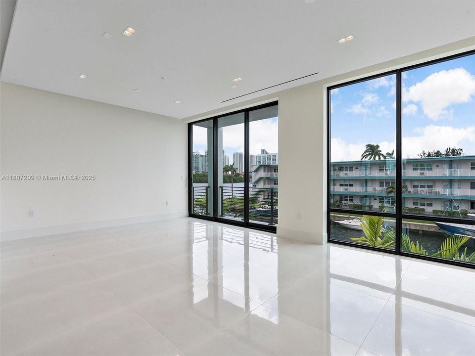 Recently Rented: $14,900 (4 beds, 4 baths, 3375 Square Feet)