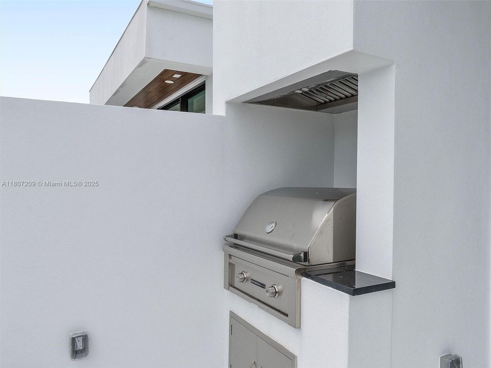 Recently Rented: $14,900 (4 beds, 4 baths, 3375 Square Feet)