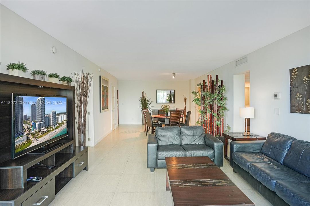 待售: $565,000 (2 贝兹, 2 浴室, 1346 平方英尺)