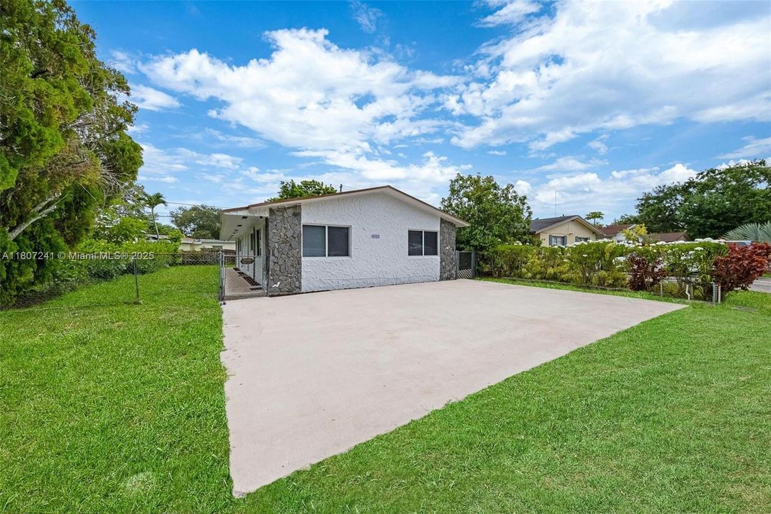 Recently Sold: $695,000 (0 beds, 0 baths, 1759 Square Feet)