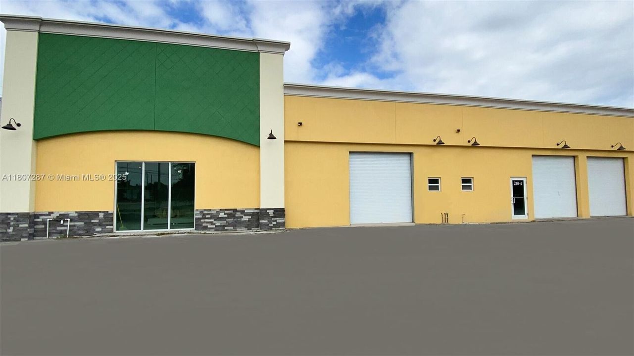 出租: $3,125 (0 贝兹, 0 浴室, 0 平方英尺)