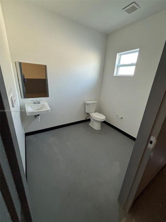 出租: $3,125 (0 贝兹, 0 浴室, 0 平方英尺)