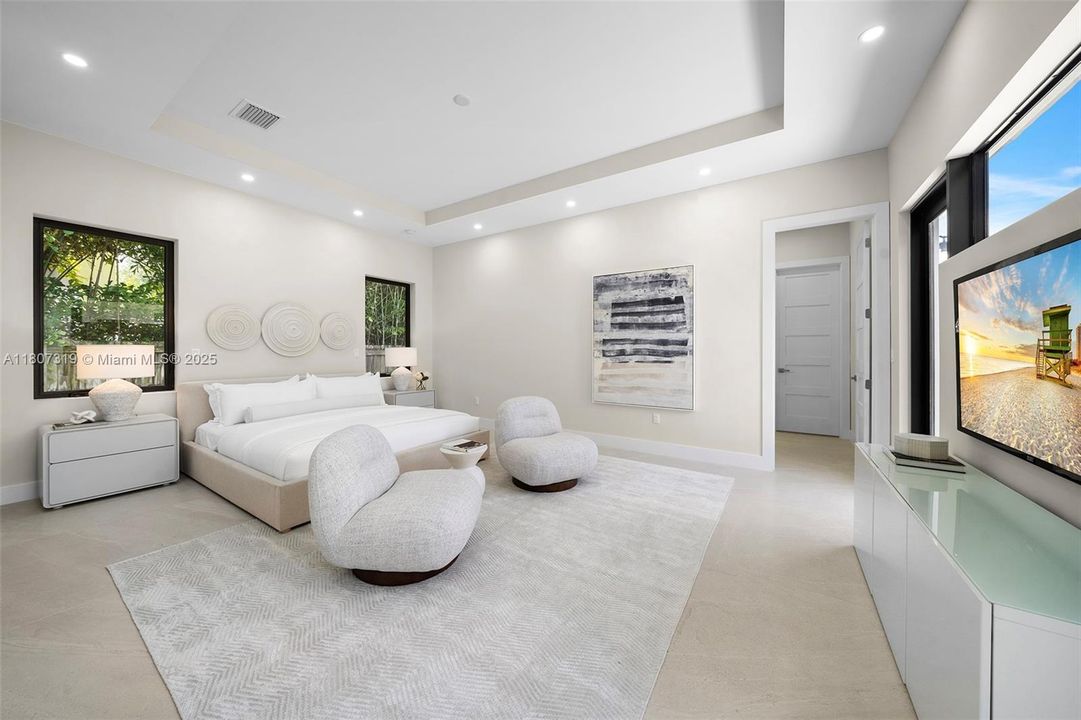 Recently Sold: $2,450,000 (5 beds, 5 baths, 3980 Square Feet)