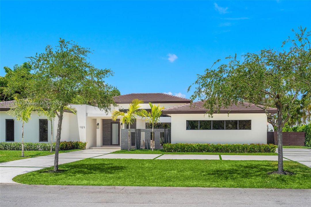 Recently Sold: $2,450,000 (5 beds, 5 baths, 3980 Square Feet)