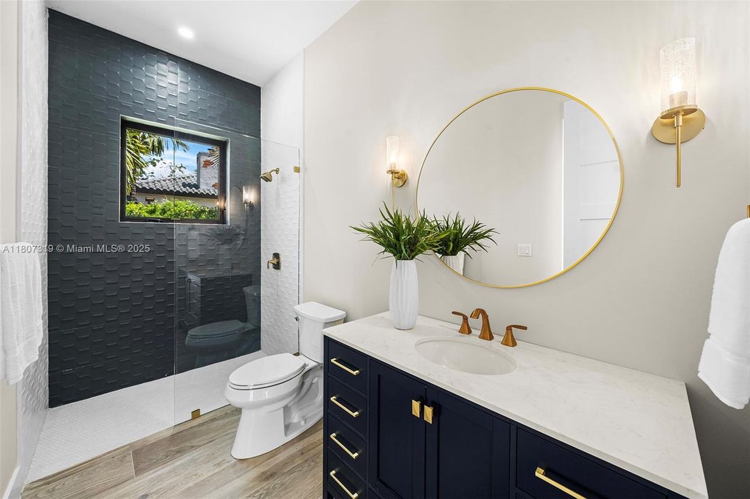 Recently Sold: $2,450,000 (5 beds, 5 baths, 3980 Square Feet)