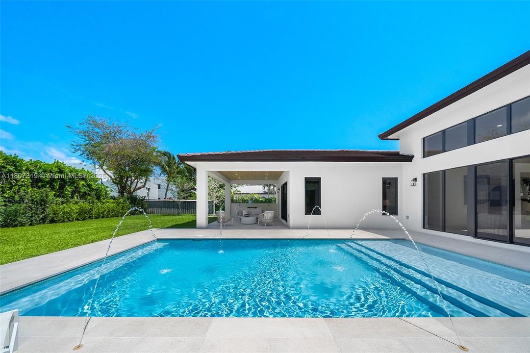 Recently Sold: $2,450,000 (5 beds, 5 baths, 3980 Square Feet)