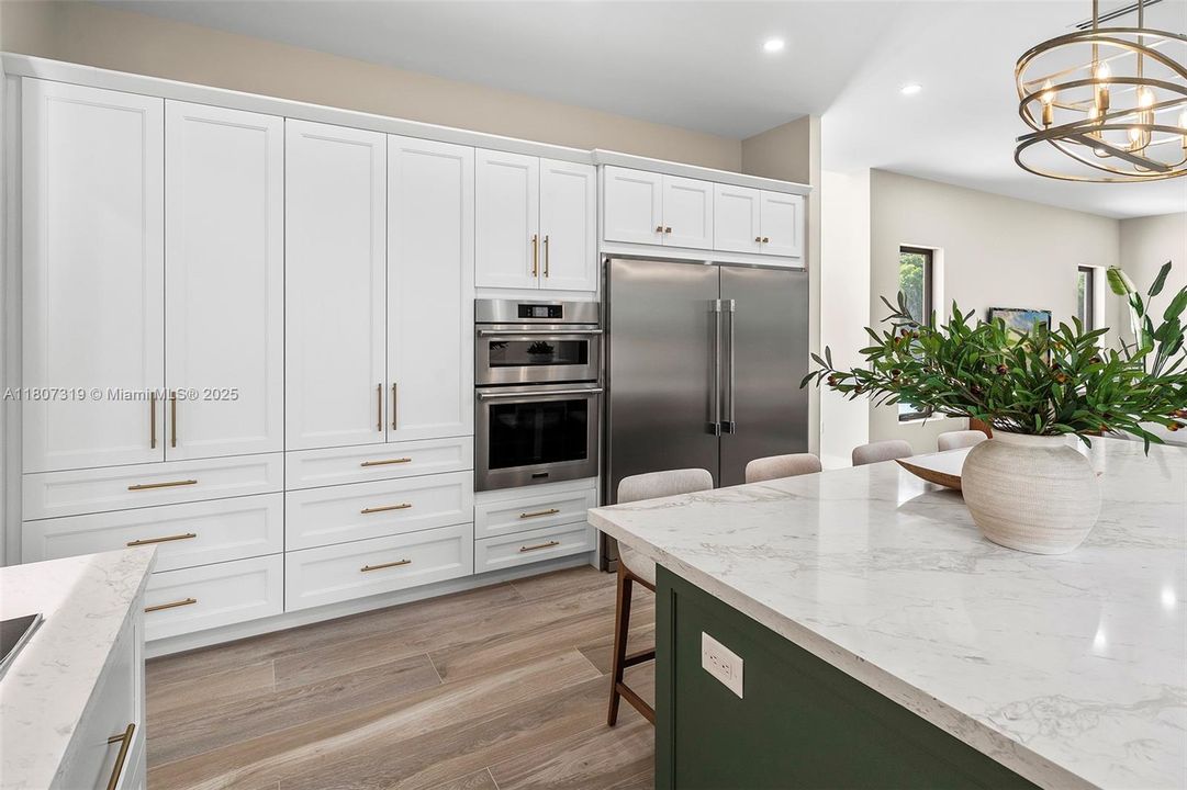 Recently Sold: $2,450,000 (5 beds, 5 baths, 3980 Square Feet)