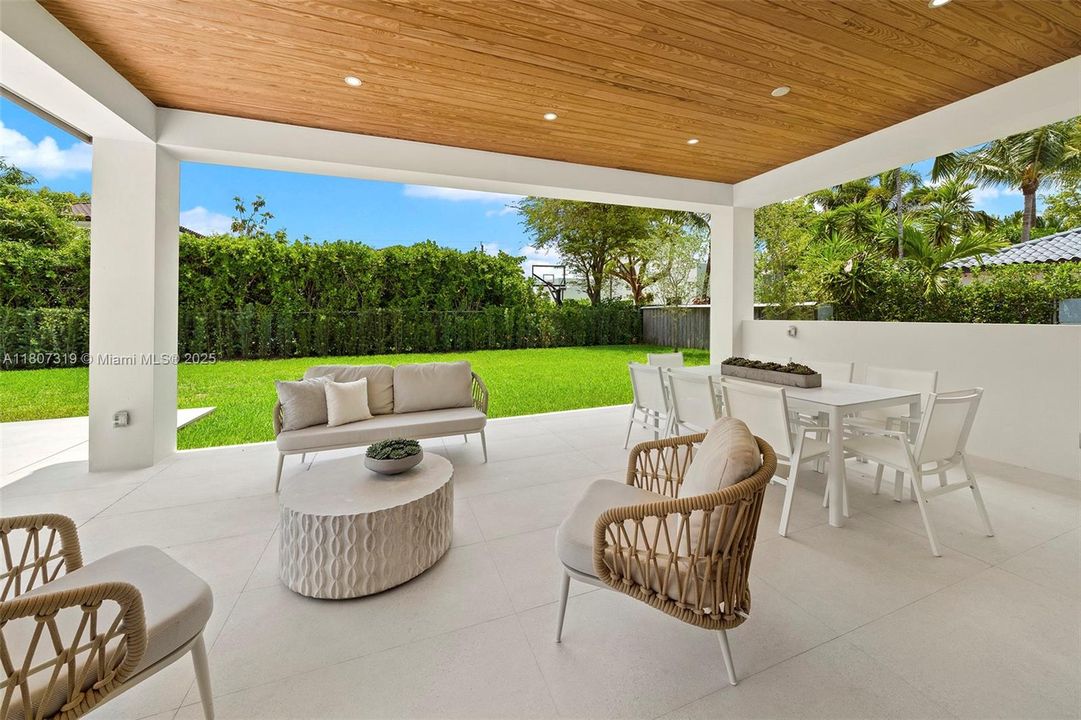 Recently Sold: $2,450,000 (5 beds, 5 baths, 3980 Square Feet)