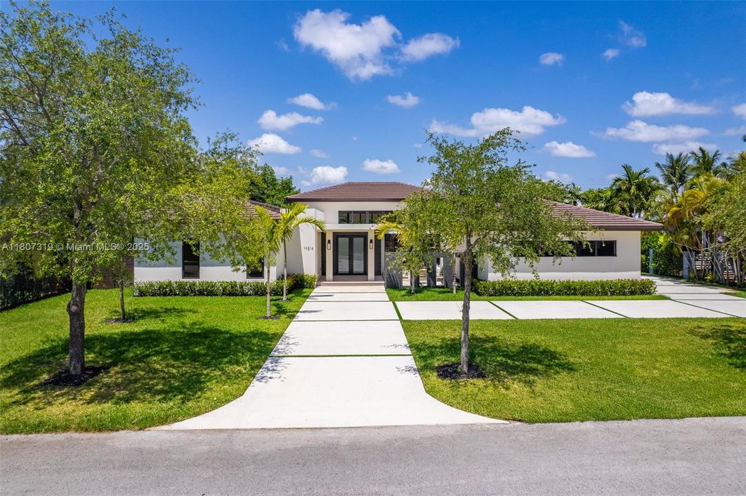 Recently Sold: $2,450,000 (5 beds, 5 baths, 3980 Square Feet)