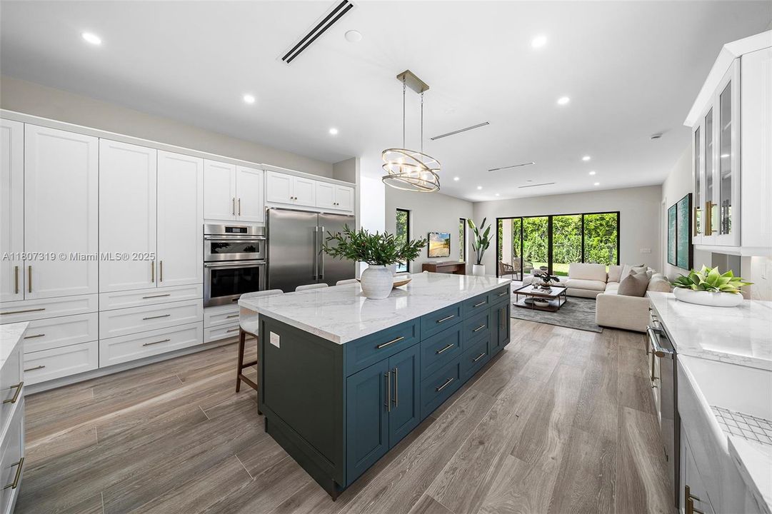 Recently Sold: $2,450,000 (5 beds, 5 baths, 3980 Square Feet)