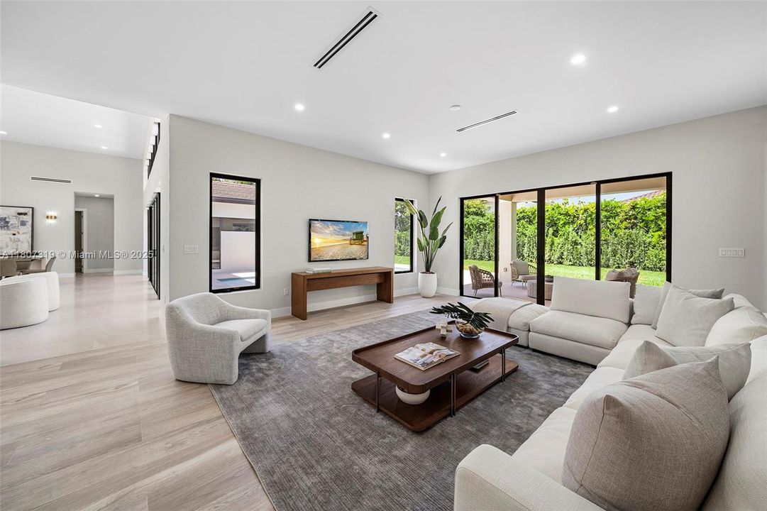 Recently Sold: $2,450,000 (5 beds, 5 baths, 3980 Square Feet)