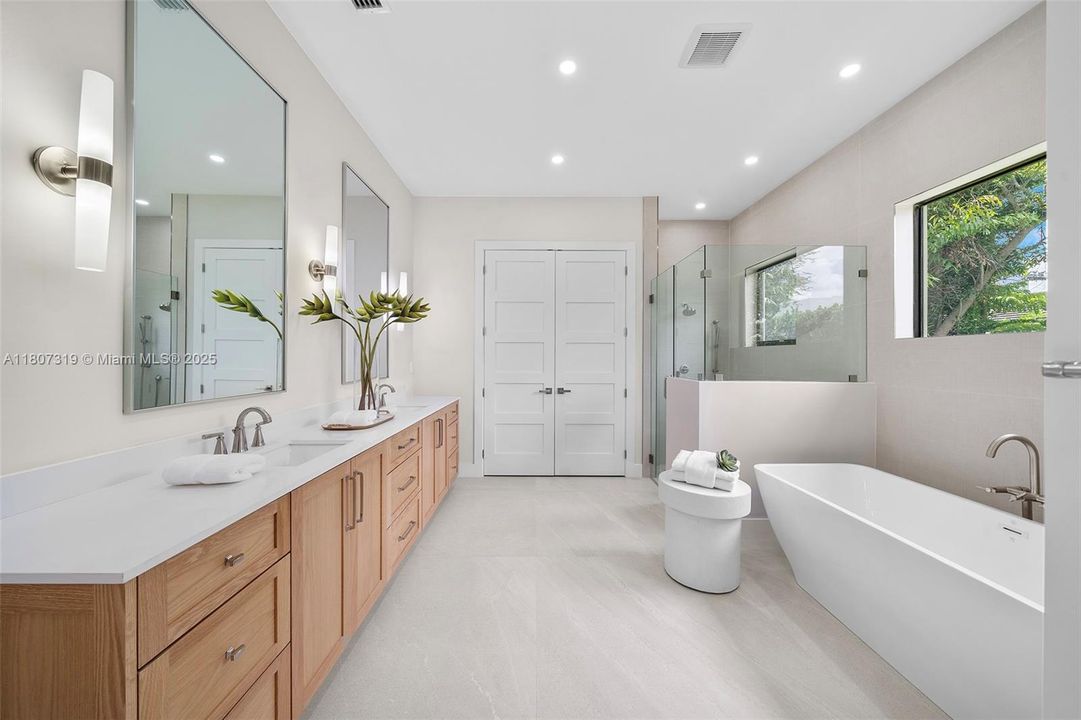 Recently Sold: $2,450,000 (5 beds, 5 baths, 3980 Square Feet)