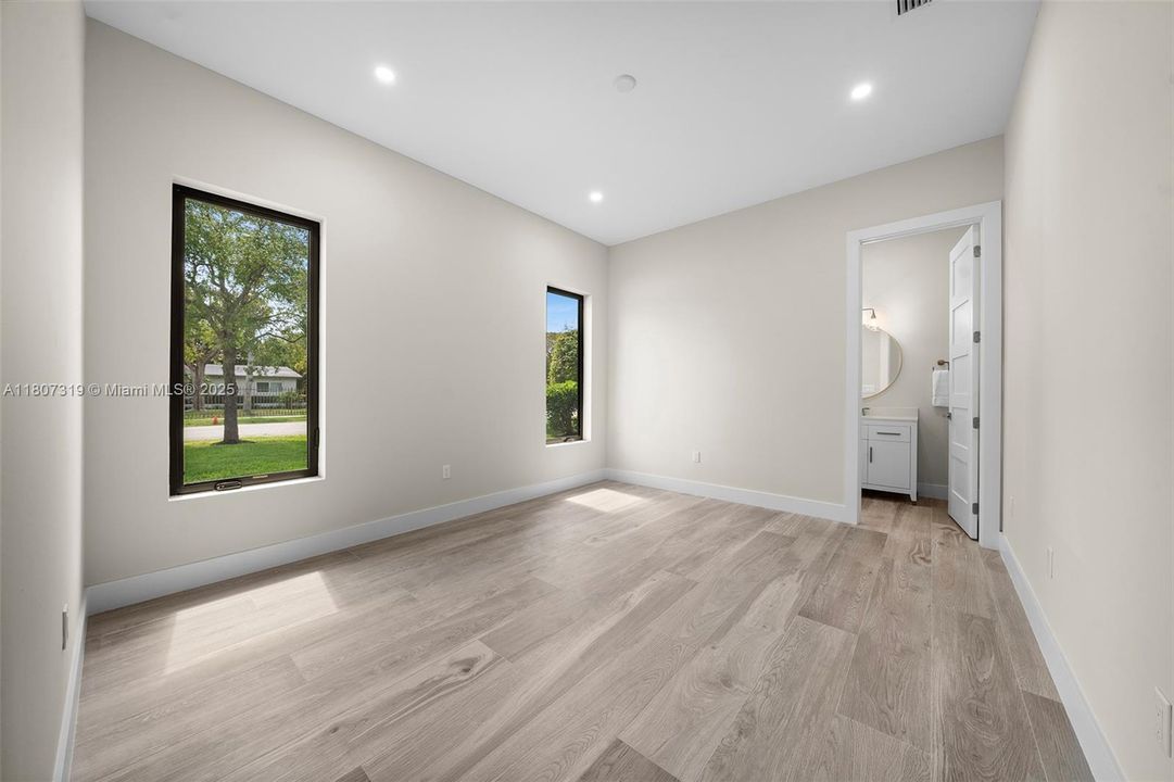 Recently Sold: $2,450,000 (5 beds, 5 baths, 3980 Square Feet)