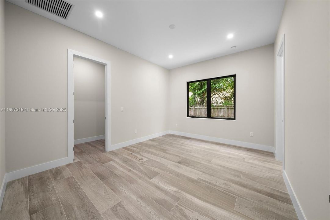 Recently Sold: $2,450,000 (5 beds, 5 baths, 3980 Square Feet)