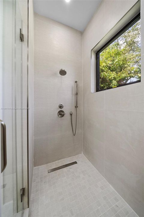 Recently Sold: $2,450,000 (5 beds, 5 baths, 3980 Square Feet)