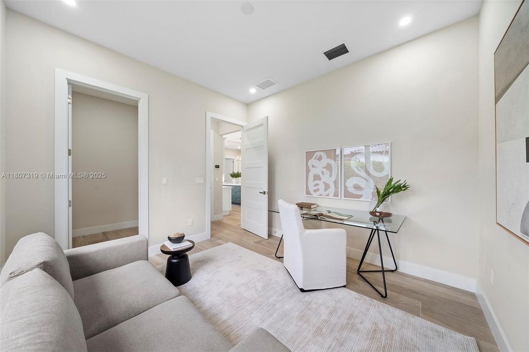 Recently Sold: $2,450,000 (5 beds, 5 baths, 3980 Square Feet)