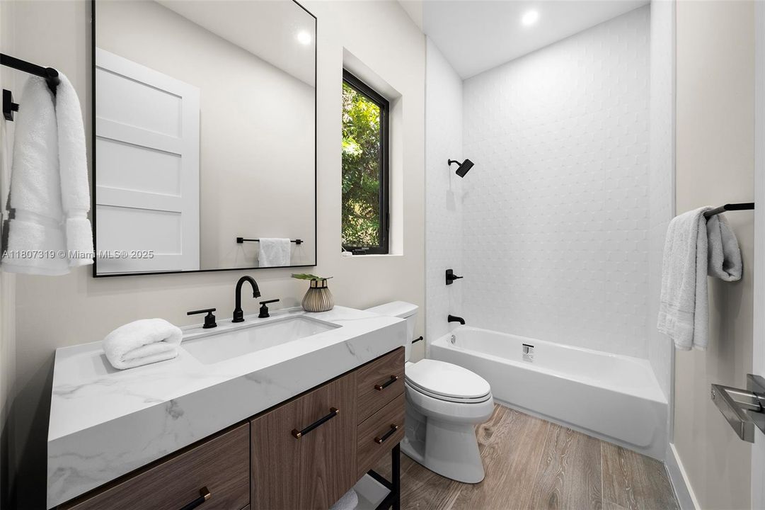 Recently Sold: $2,450,000 (5 beds, 5 baths, 3980 Square Feet)