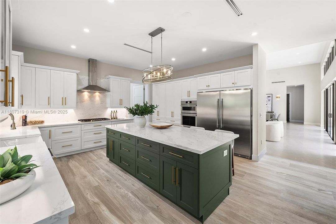 Recently Sold: $2,450,000 (5 beds, 5 baths, 3980 Square Feet)