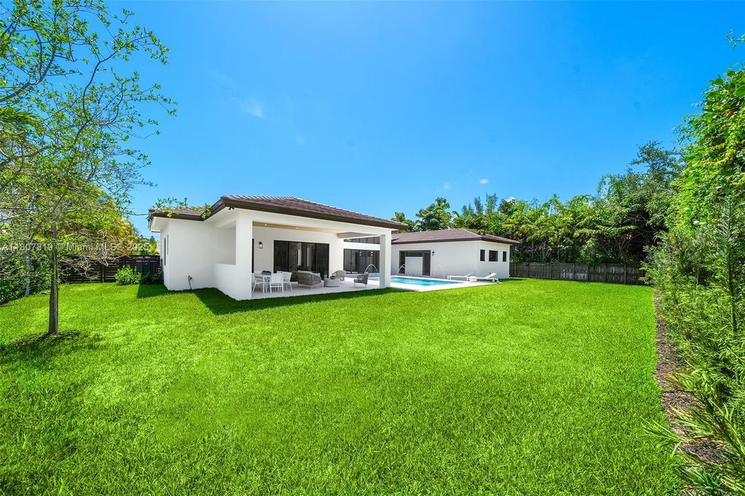 Recently Sold: $2,450,000 (5 beds, 5 baths, 3980 Square Feet)