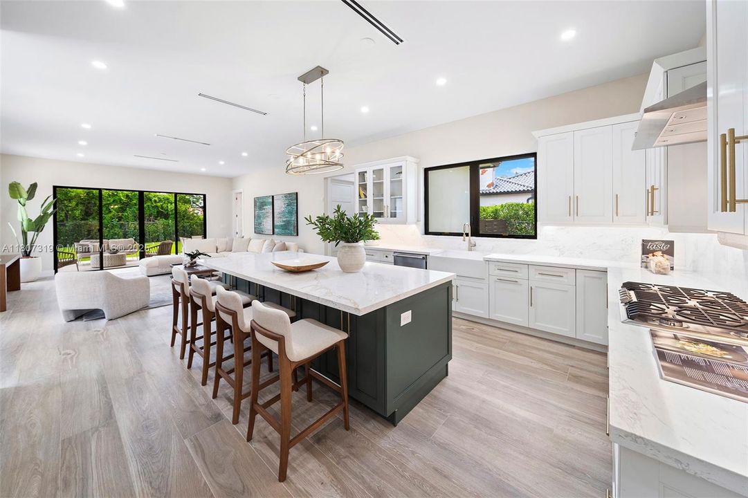 Recently Sold: $2,450,000 (5 beds, 5 baths, 3980 Square Feet)