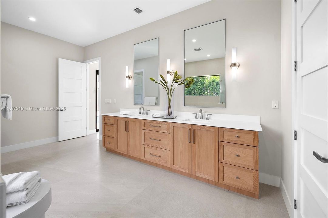 Recently Sold: $2,450,000 (5 beds, 5 baths, 3980 Square Feet)