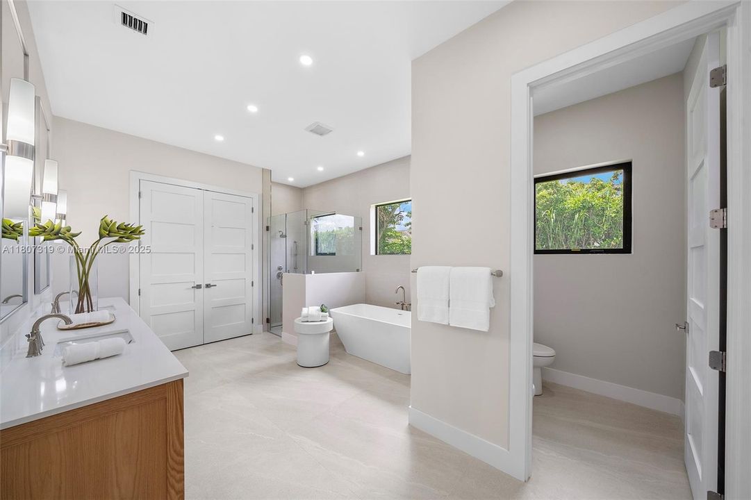 Recently Sold: $2,450,000 (5 beds, 5 baths, 3980 Square Feet)