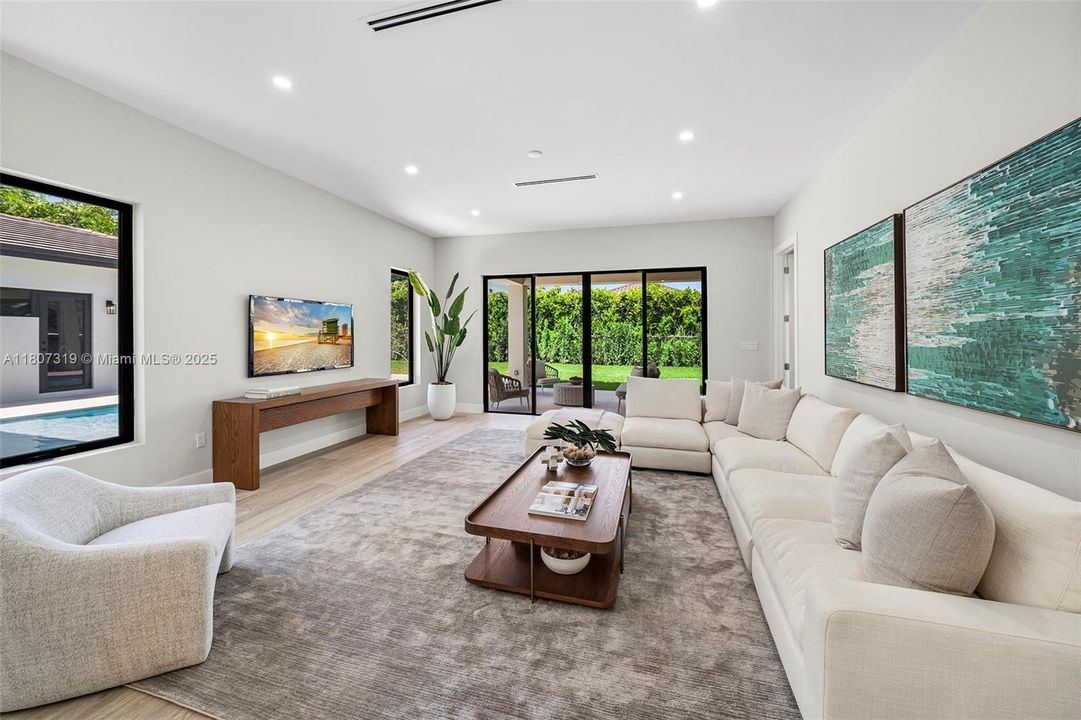 Recently Sold: $2,450,000 (5 beds, 5 baths, 3980 Square Feet)