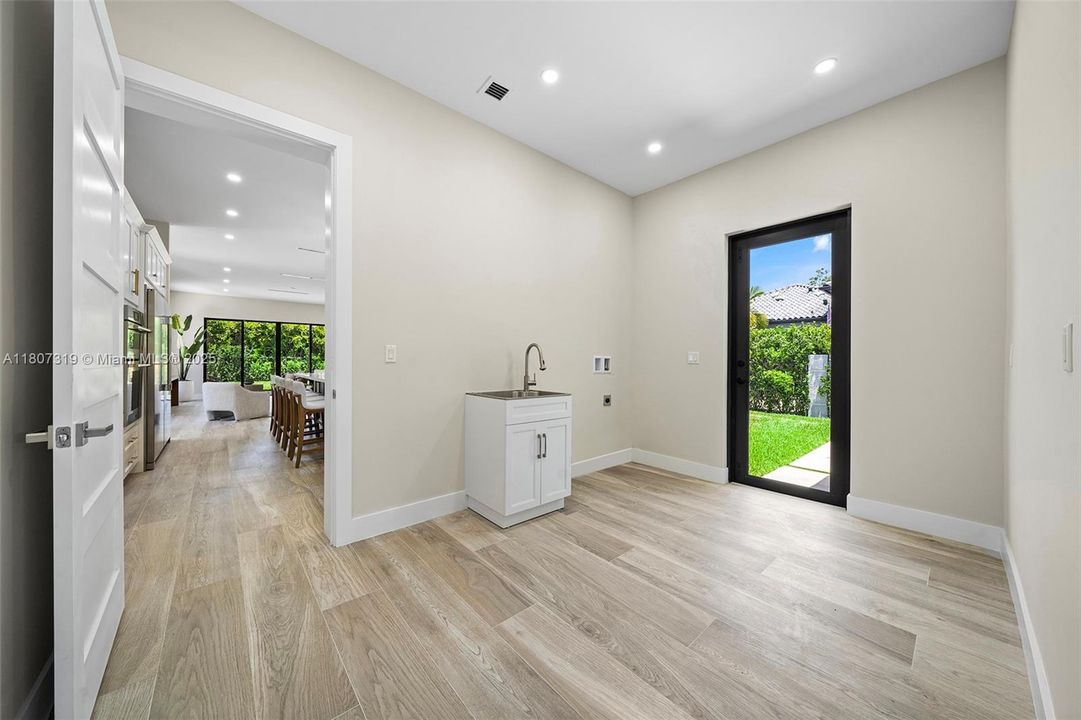 Recently Sold: $2,450,000 (5 beds, 5 baths, 3980 Square Feet)