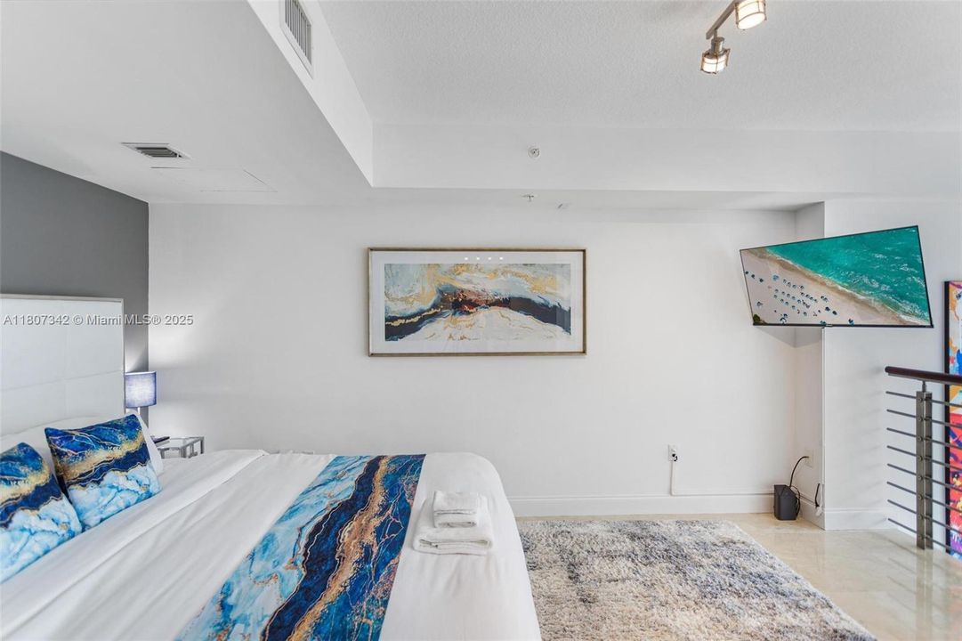 待售: $769,000 (2 贝兹, 2 浴室, 1402 平方英尺)