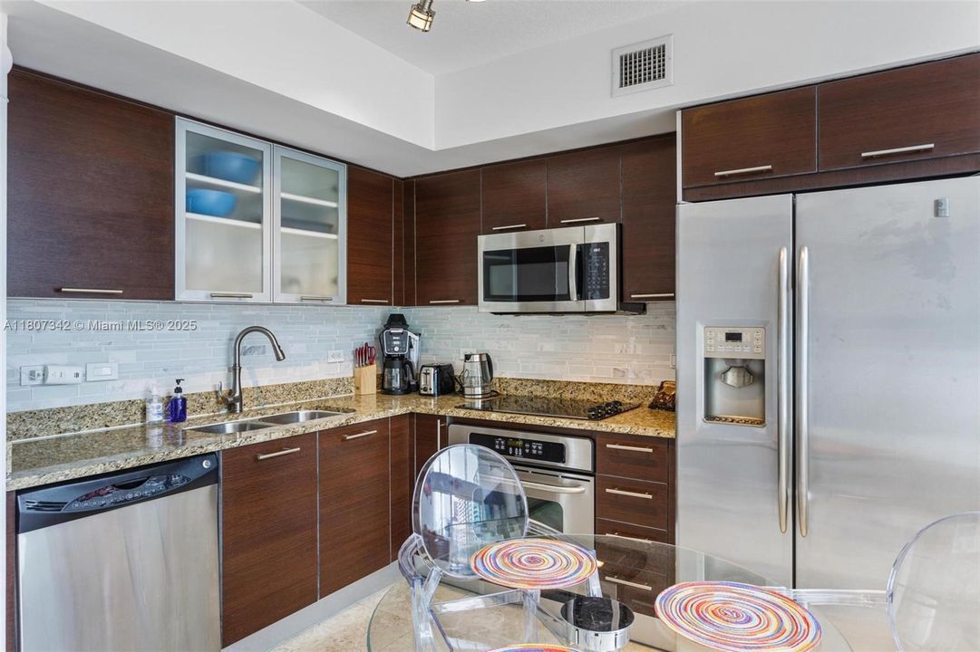 待售: $769,000 (2 贝兹, 2 浴室, 1402 平方英尺)