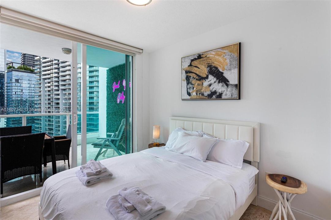 待售: $769,000 (2 贝兹, 2 浴室, 1402 平方英尺)