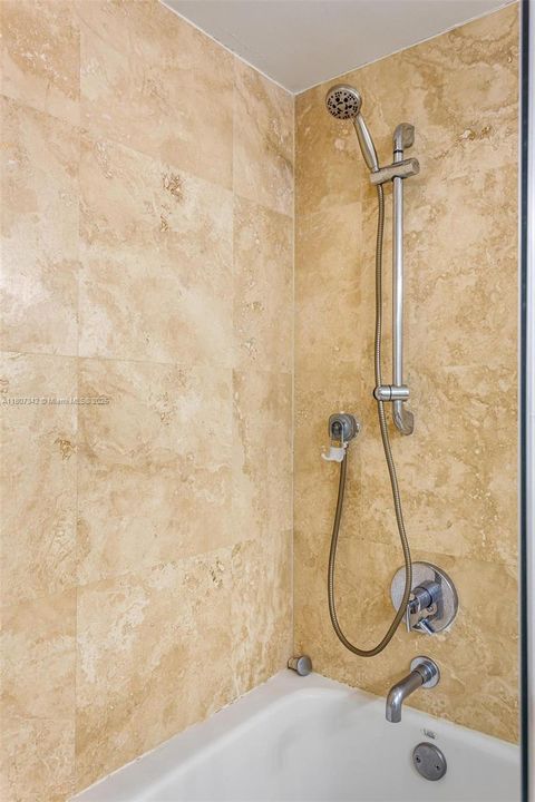 待售: $769,000 (2 贝兹, 2 浴室, 1402 平方英尺)