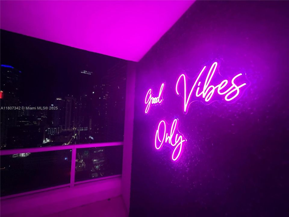 待售: $769,000 (2 贝兹, 2 浴室, 1402 平方英尺)