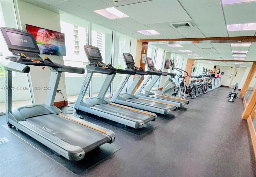 待售: $769,000 (2 贝兹, 2 浴室, 1402 平方英尺)