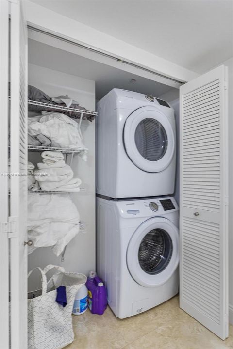 待售: $769,000 (2 贝兹, 2 浴室, 1402 平方英尺)