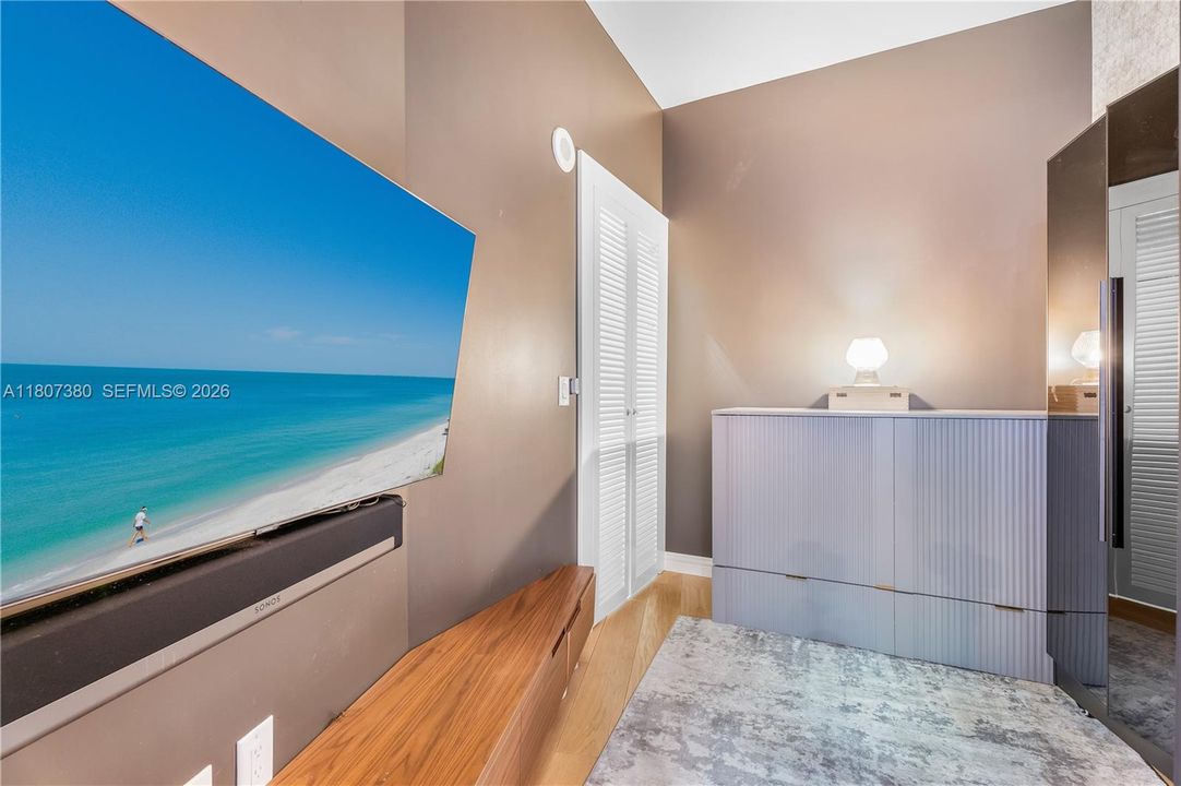 Enclosed Den with Murphy Bed
