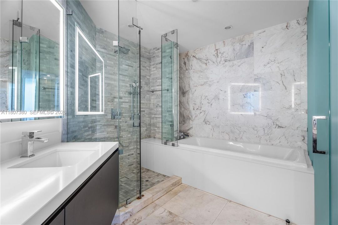 For Sale: $990,000 (2 beds, 3 baths, 1559 Square Feet)