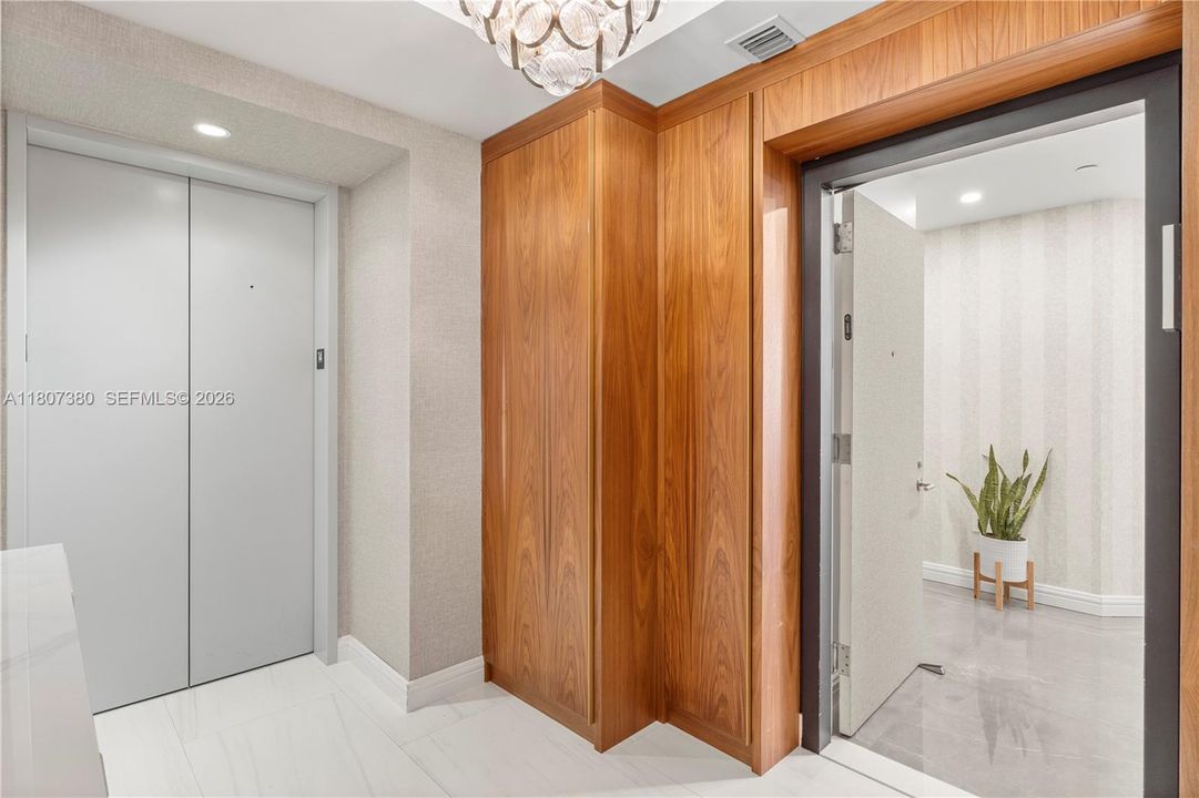 For Sale: $990,000 (2 beds, 3 baths, 1559 Square Feet)