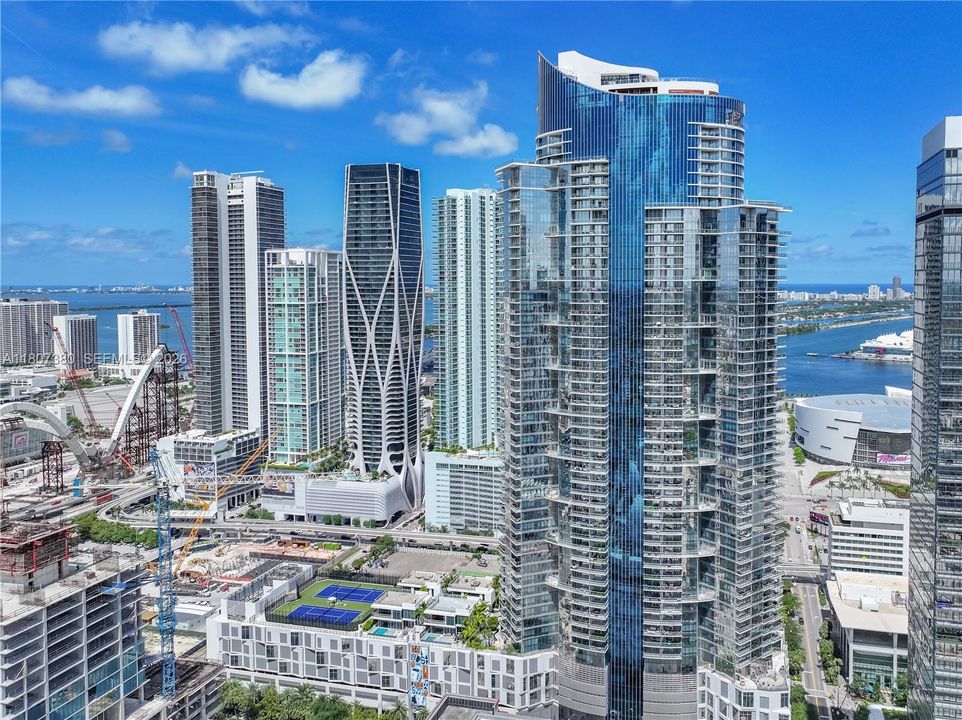 For Sale: $990,000 (2 beds, 3 baths, 1559 Square Feet)
