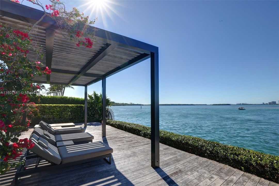 待售: $3,890,000 (2 贝兹, 2 浴室, 1950 平方英尺)