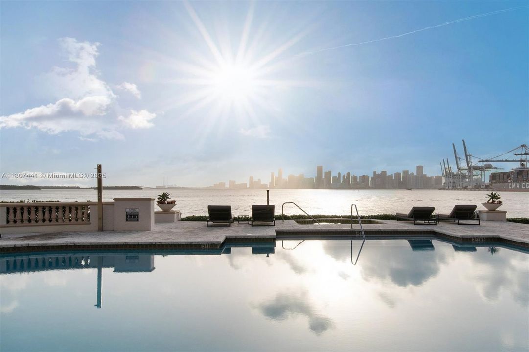 待售: $3,890,000 (2 贝兹, 2 浴室, 1950 平方英尺)