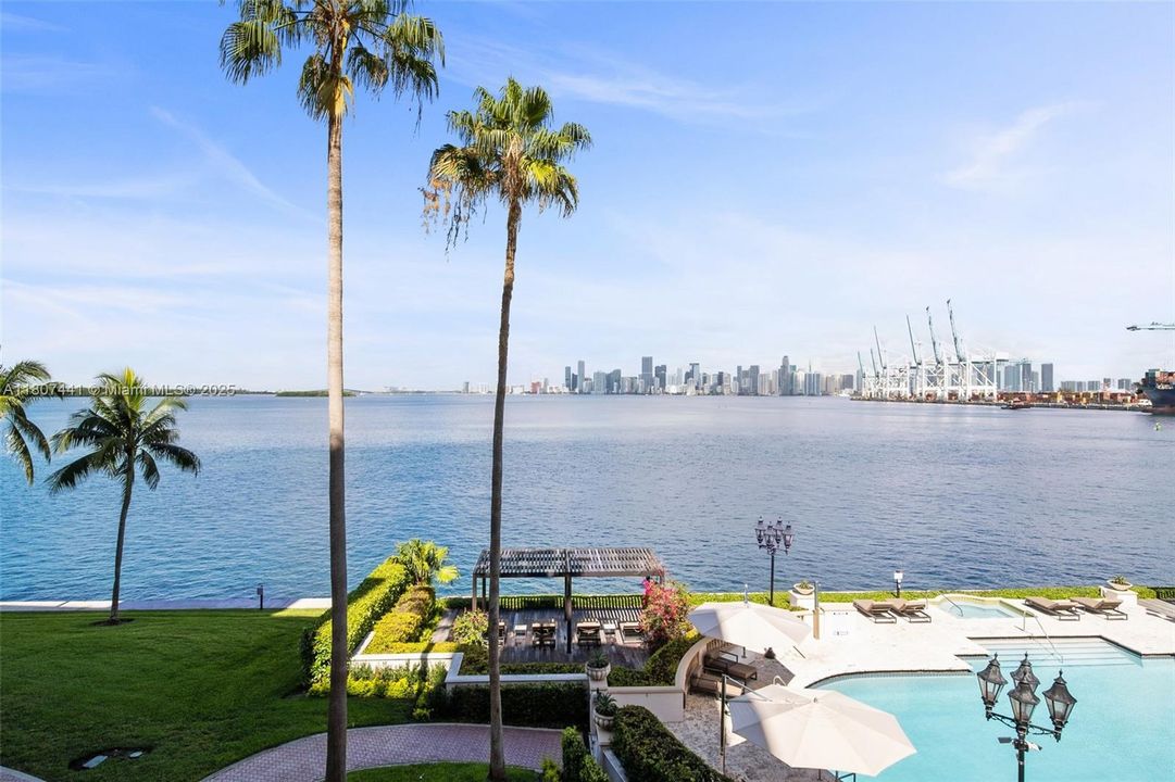 待售: $3,890,000 (2 贝兹, 2 浴室, 1950 平方英尺)