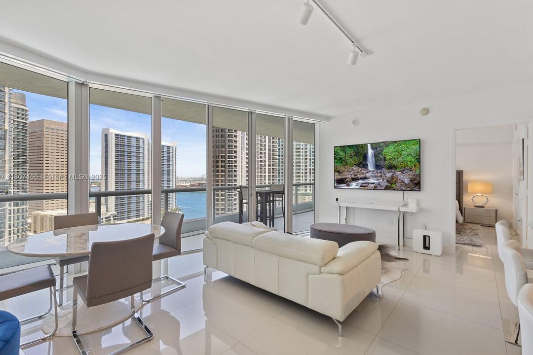 For Sale: $1,295,000 (2 beds, 2 baths, 1500 Square Feet)