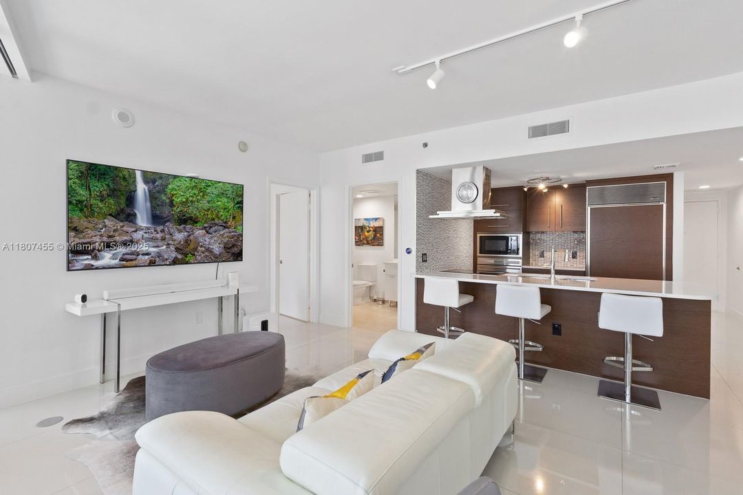 For Sale: $1,295,000 (2 beds, 2 baths, 1500 Square Feet)